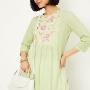 Elegant Embroidered Kurta in a Straight Silhouette