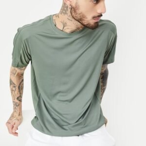 Men Solid Slim Fit Sports T-shirt