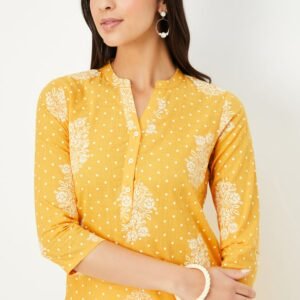 Elegant Straight Fit Kurta Featuring Floral Prints